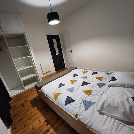 Chaleureux Appartement Refait A Neuf Vic-sur-Cère Exterior foto